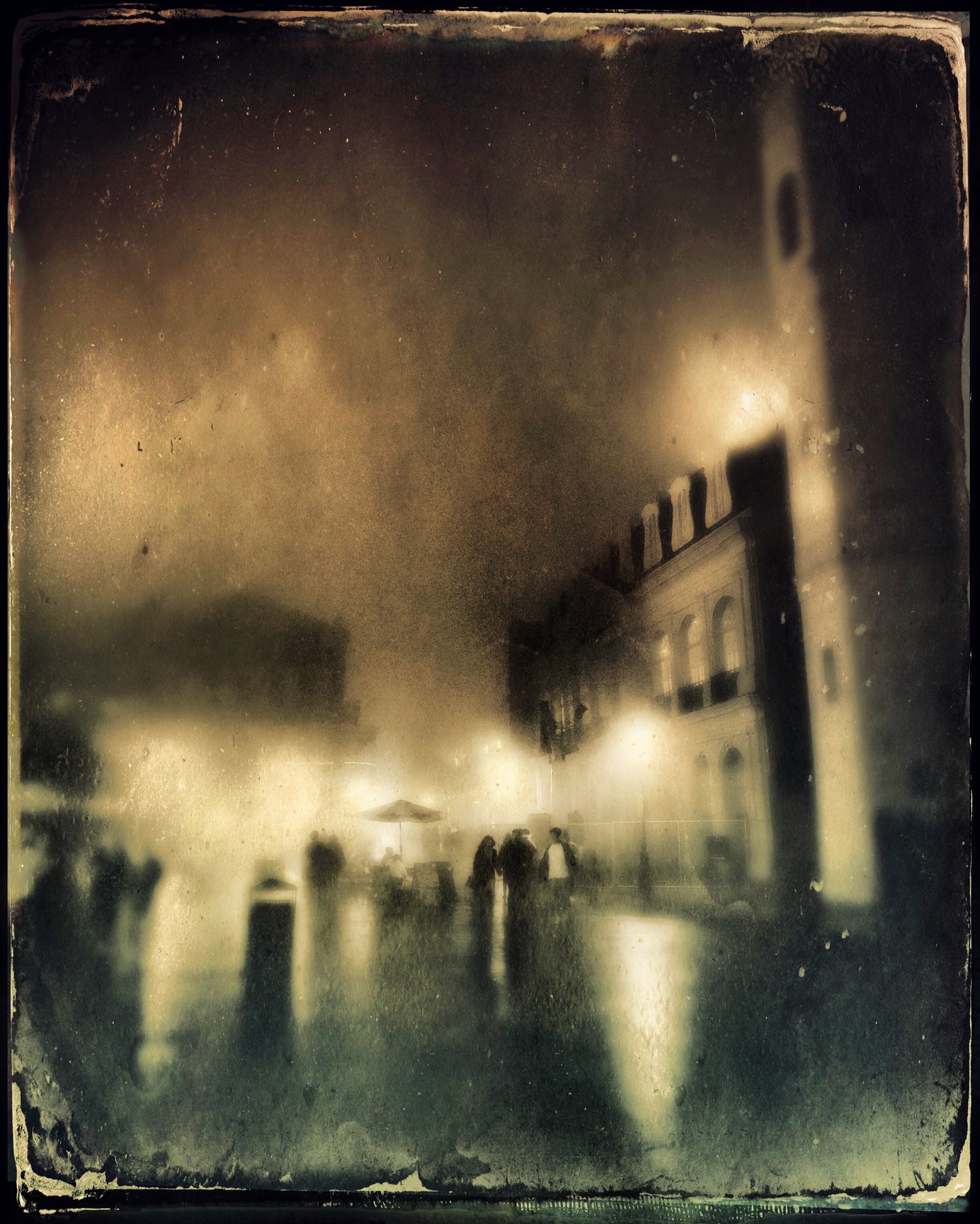 Shadows Move in the Mist